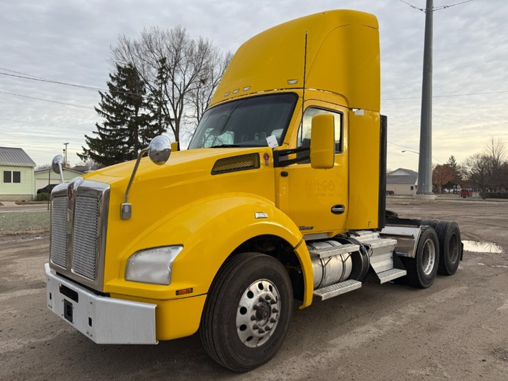2019-kenworth-t880-image-1