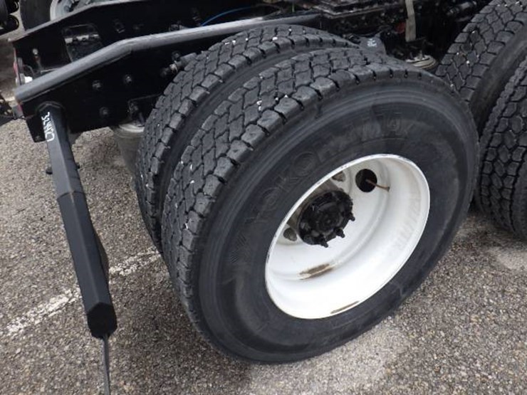 2019-freightliner-cascadia-126-image-8