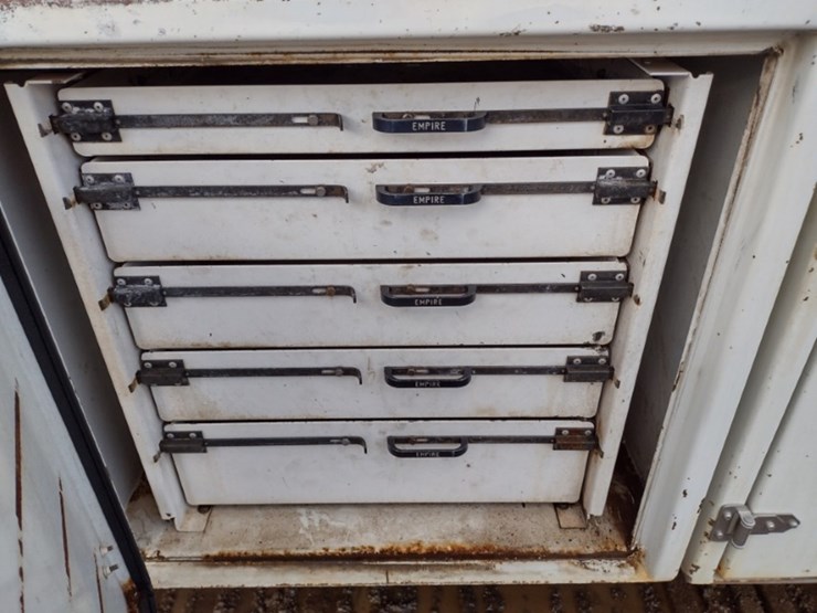 peterbilt-365-image-28