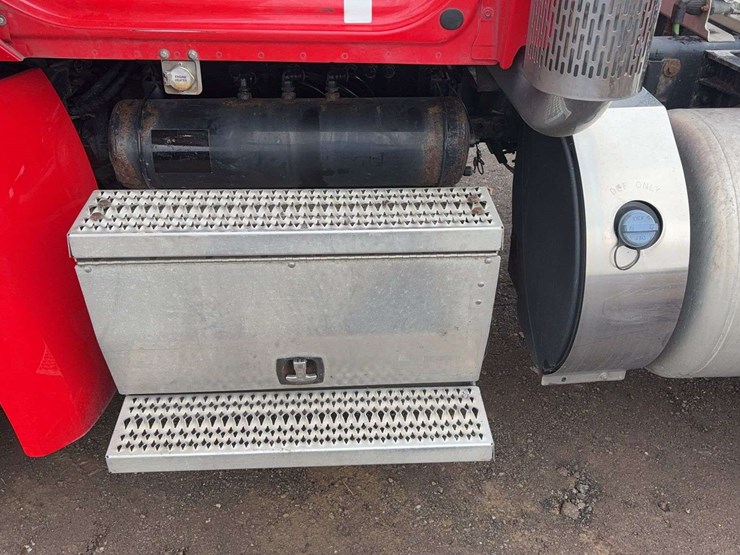 2018-peterbilt-579-image-37