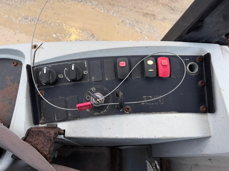 2012-caterpillar-906h-image-28