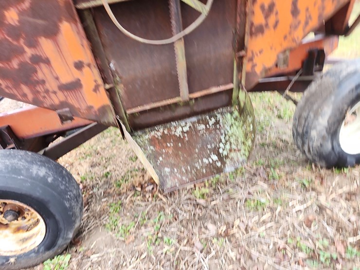 unverferth-gravity-wagon-w/gear-image-7