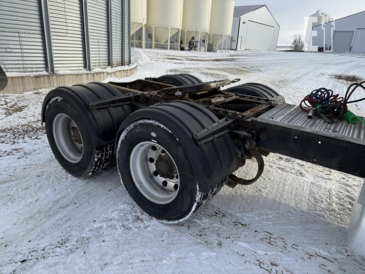 2004-peterbilt-379-image-12