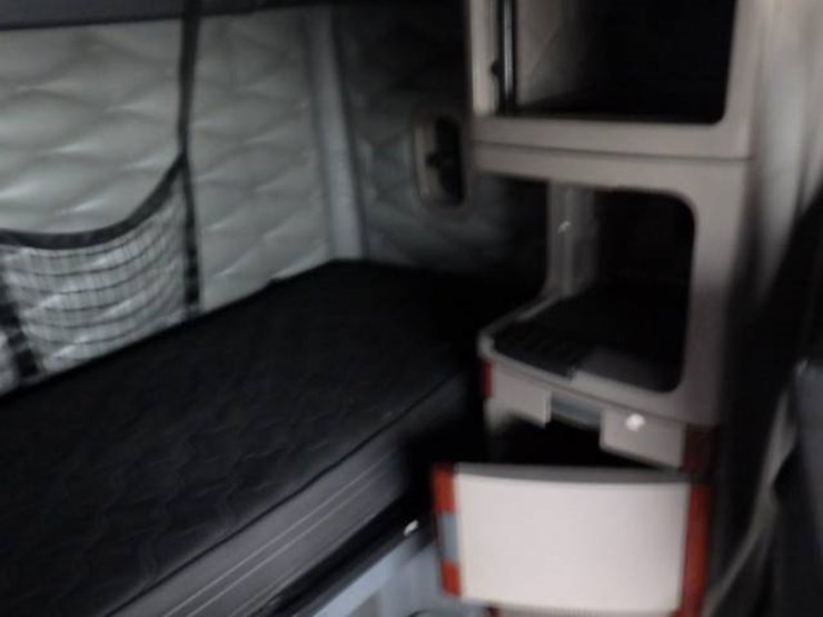 2019-freightliner-cascadia-125-image-10