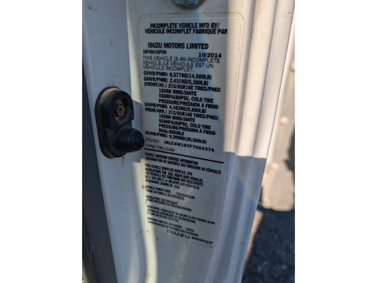 2015-isuzu-npr-image-21