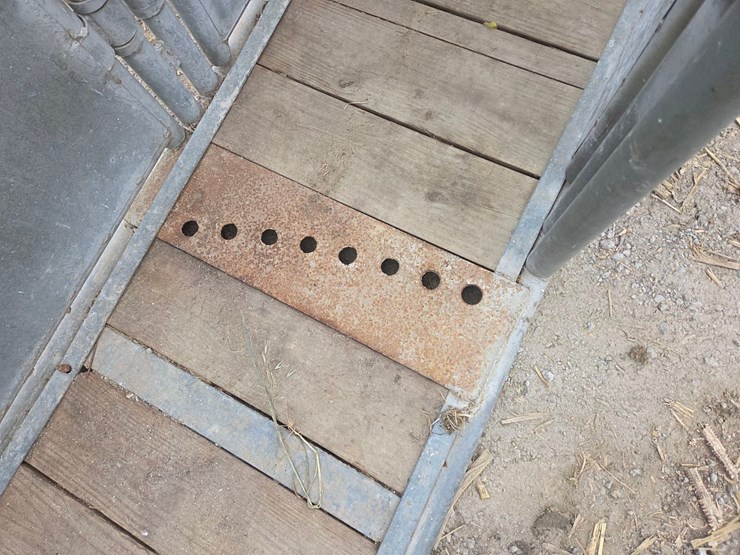 cattle-chute-w/-palpation-cage-image-4