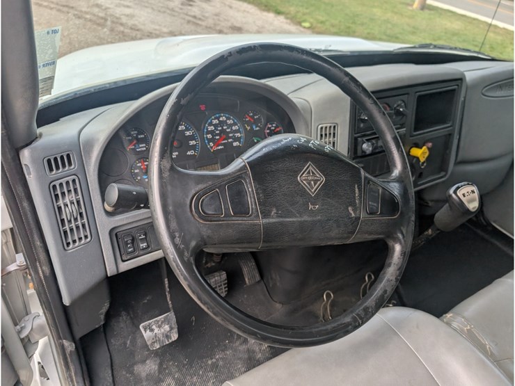 2005-international-durastar-4300-image-29