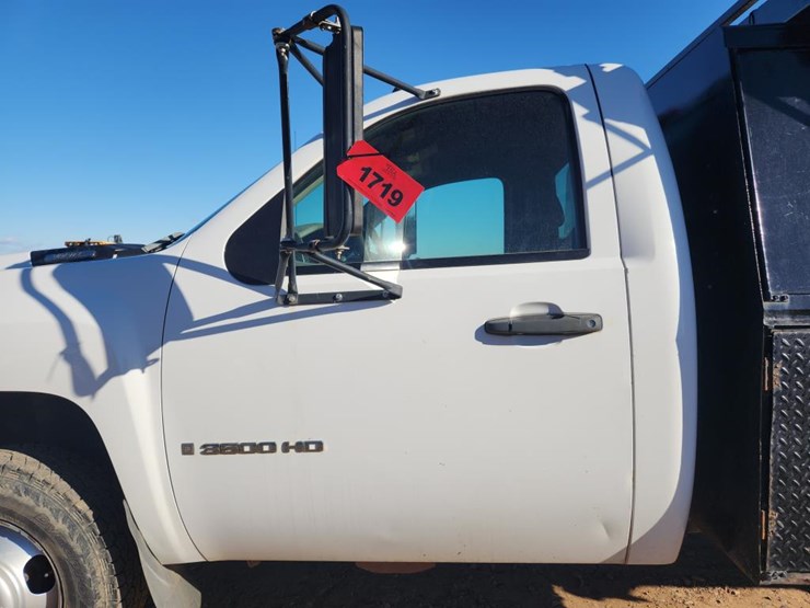 2007-chevrolet-3500-image-17