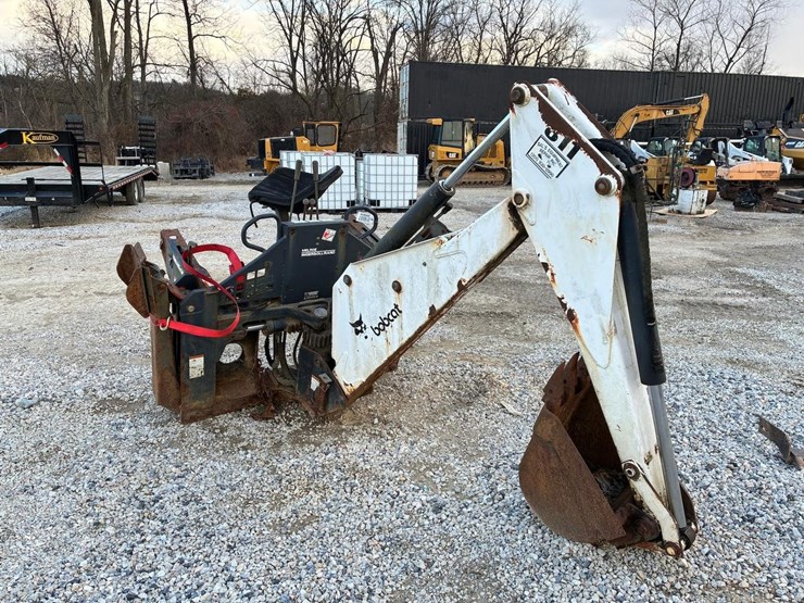bobcat-811-skid-steer-backhoe-attachment-image-3