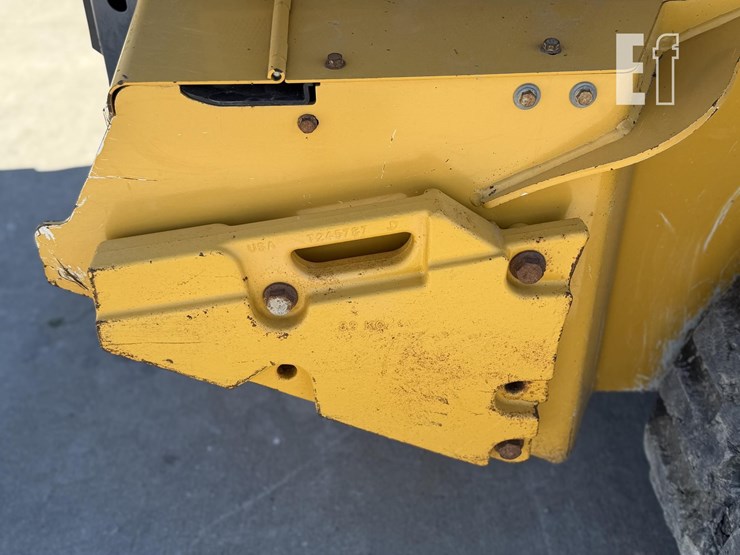 2017-deere-331g-image-24