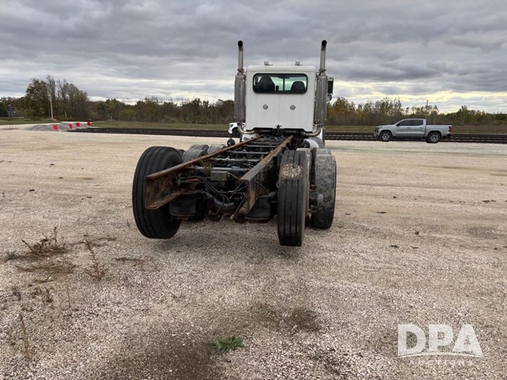 peterbilt-378-image-16