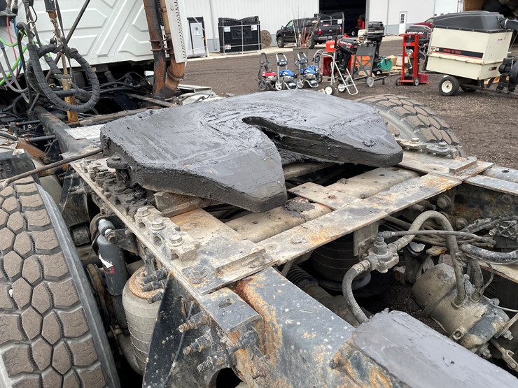 #1054-•-2015-international-tandem-axle-day-cab-semi-tractor-(has-wi-title)-image-22