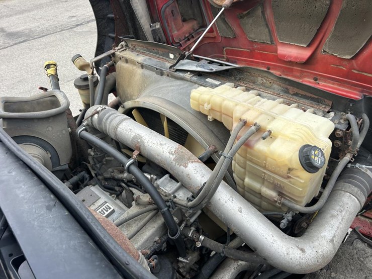 #1673-•-2002-international-workstar-tri-axle-dump-truck-image-33