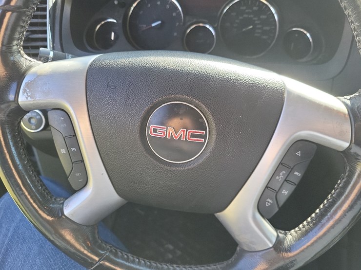 gmc-acadia-slt-image-39