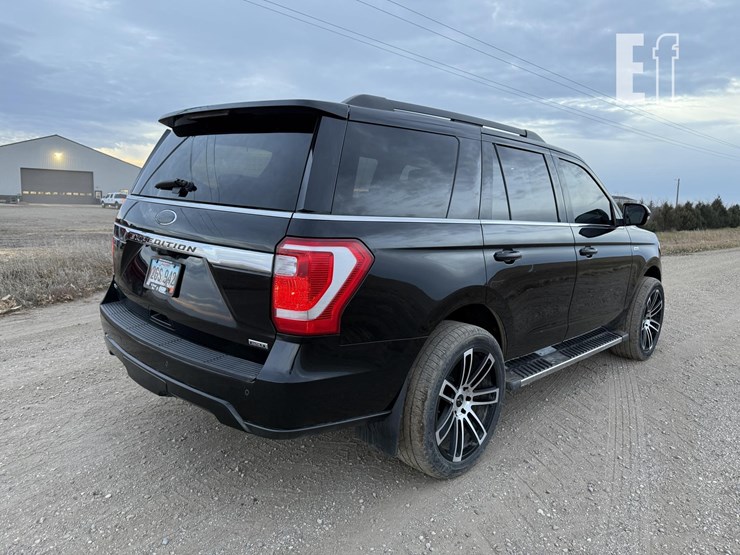 2019-ford-expedition-xlt-image-3