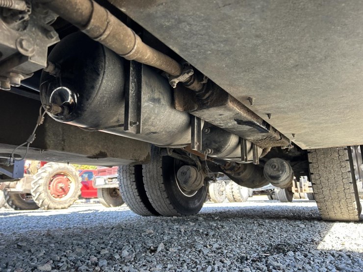 2017-peterbilt-337-image-70