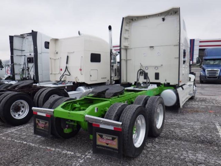 peterbilt-579-image-10