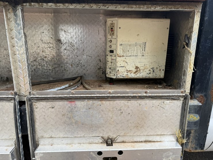 2011-ford-f550-image-25