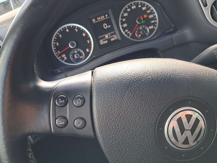 2010-volkswagen-tiguan-image-15