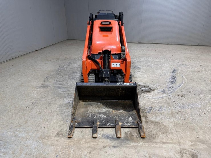 2023-kubota-scl1000-image-8