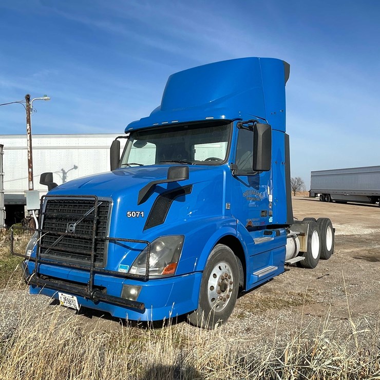 #202 • 2015 Volvo Semi-Tractor (Has WI Title) (Denmark, WI)