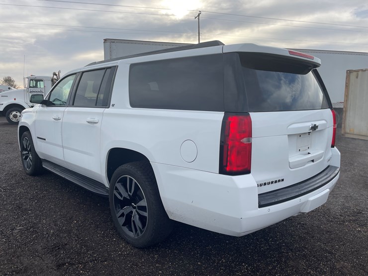 2019-chevrolet-suburban-image-7