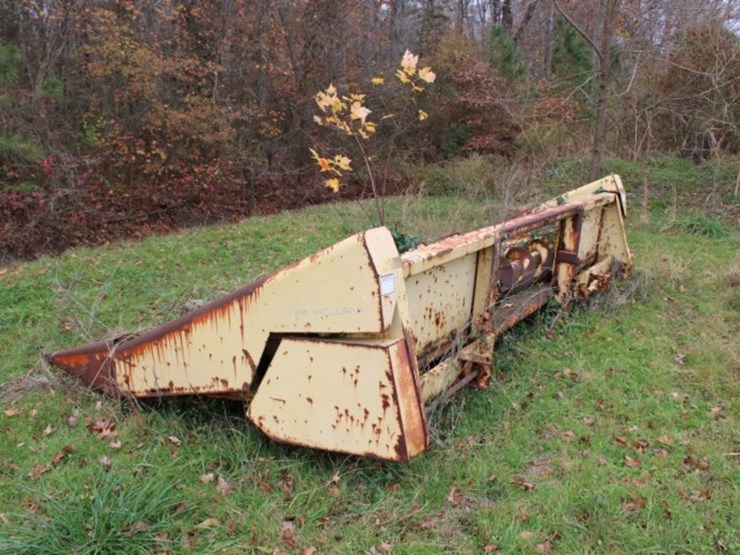 new-holland-6-row-corn-header-rusted-rough-condition-image-2