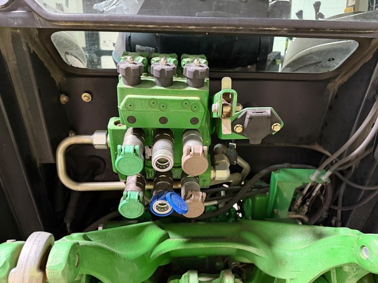 john-deere-5.5-image-12