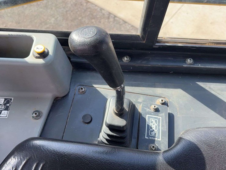 2020-komatsu-d61-image-41