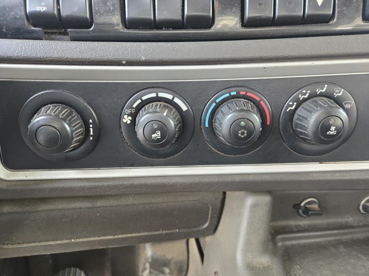 2013-kenworth-t660-image-51