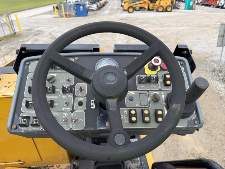 2015-caterpillar-ap-555e-image-25