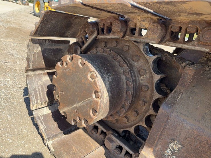 hitachi-225-excavator-image-17