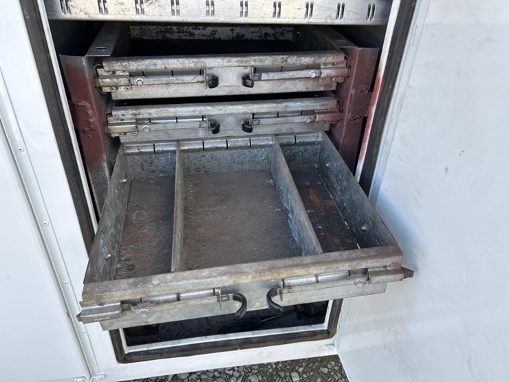 2017-peterbilt-337-image-25