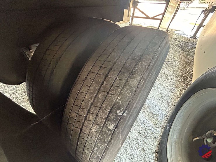 2017-stoughton-28-ft-image-9