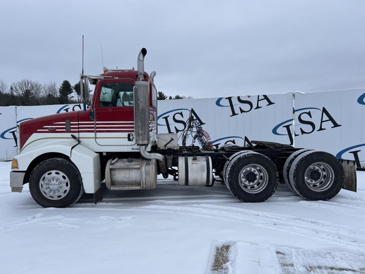 2007-peterbilt-385-image-2