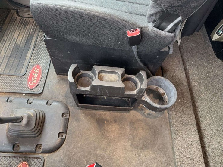 2019-peterbilt-579-image-54