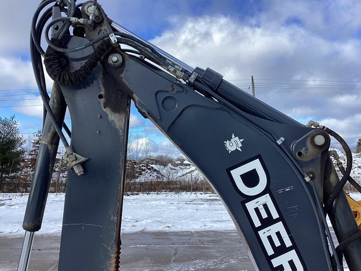 2020-john-deere-310-image-10