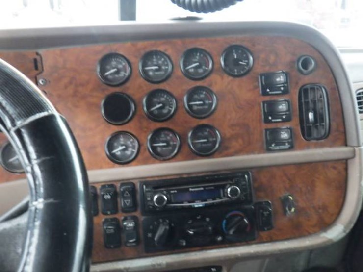 peterbilt-386-image-24