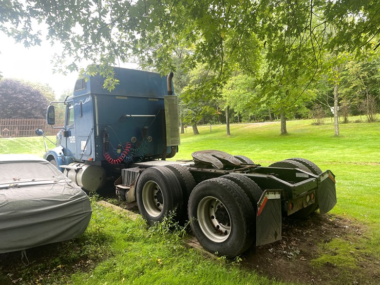 #210-•-2009-international-eagle-semi-tractor-(fall-creek,-wi)-(has-wi-title)-image-4