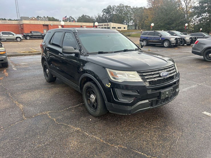 2017-ford-explorer-image-8