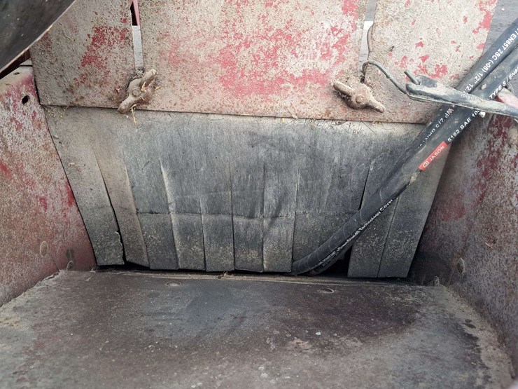 new-holland-355-image-13