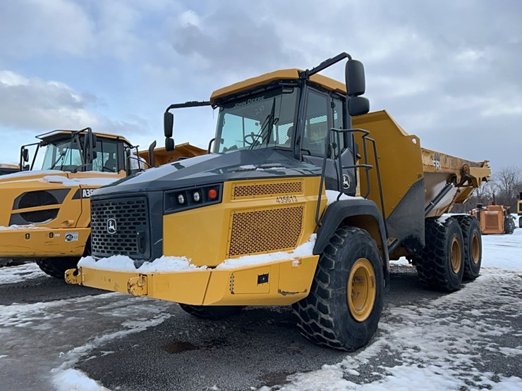 2019-deere-260e-image-2