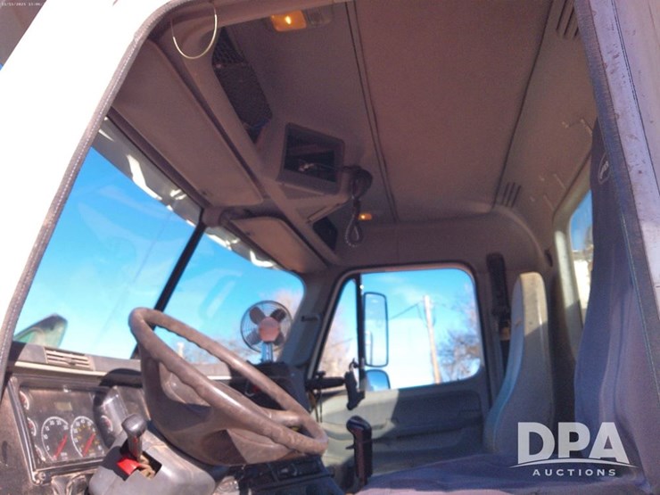 2007-freightliner-columbia-112-image-21