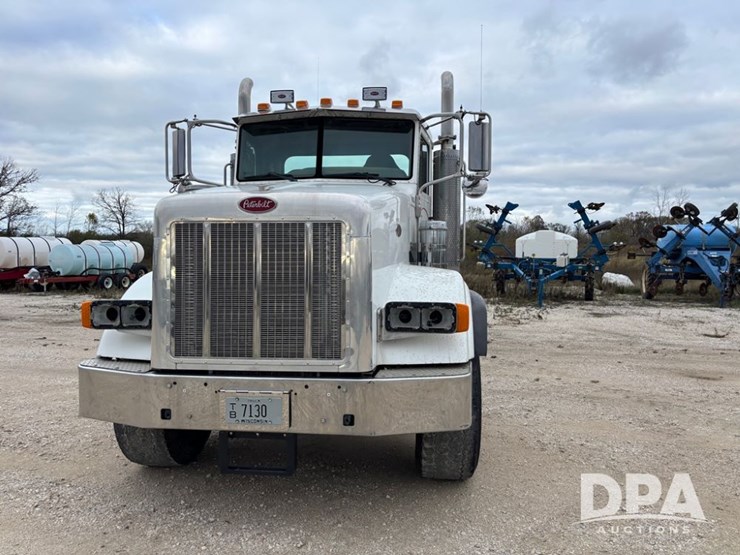 peterbilt-378-image-3