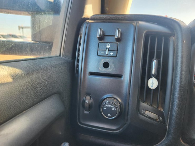 2017-chevrolet-2500-image-48