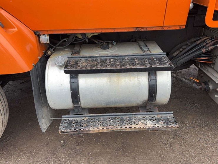 2004-international-7400-image-29