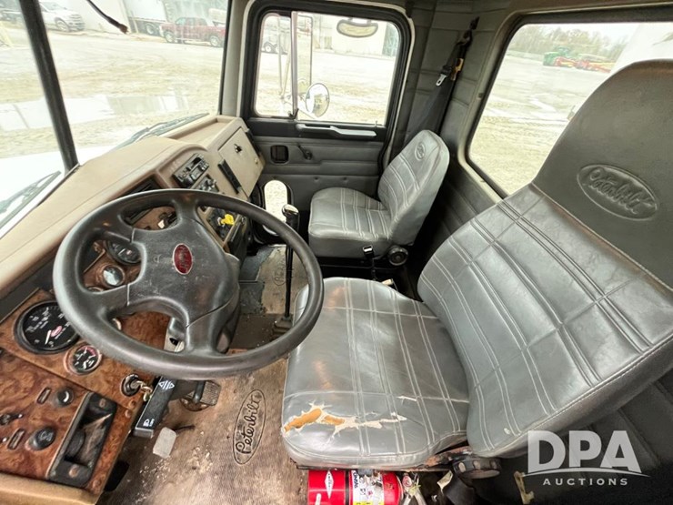 2001-peterbilt-330-image-45