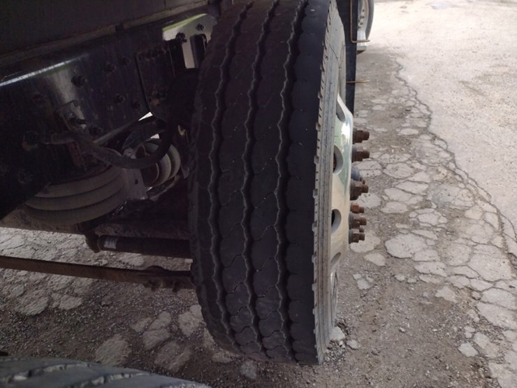 freightliner-122sd-image-35