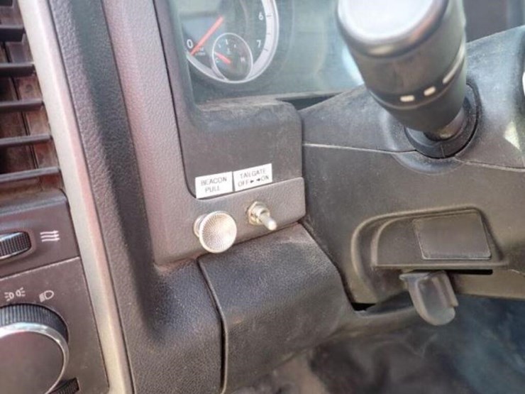 2013-dodge-ram-1500-image-21