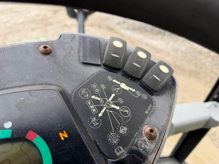 2015-caterpillar-908h2-image-26